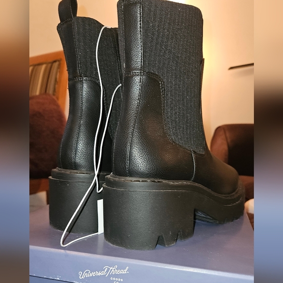 Universal Thread Women's Kyrie Chunky Heel Ankle Sock Boots size 13 - Picture 4 of 7